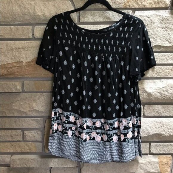 Torrid Border Print Smocked Challis Blouse Top Black Floral 0x - Picture 2 of 7